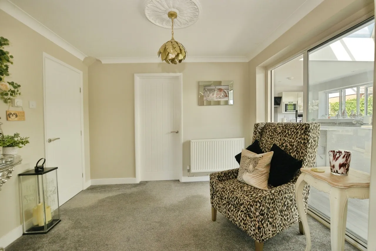 Lade Fort Crescent, Lydd on Sea, Romney Marsh, Kent, TN29, photo 3