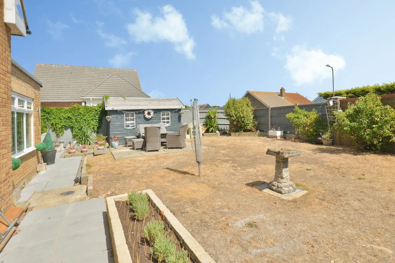 Lade Fort Crescent, Lydd on Sea, Romney Marsh, Kent, TN29, photo 16