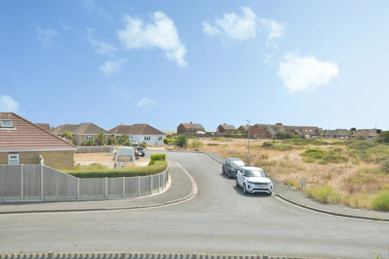Lade Fort Crescent, Lydd on Sea, Romney Marsh, Kent, TN29, photo 15
