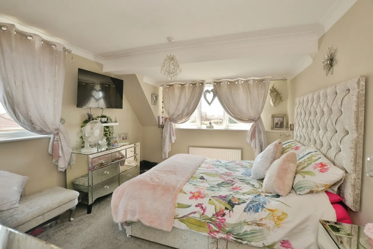 Lade Fort Crescent, Lydd on Sea, Romney Marsh, Kent, TN29, photo 7