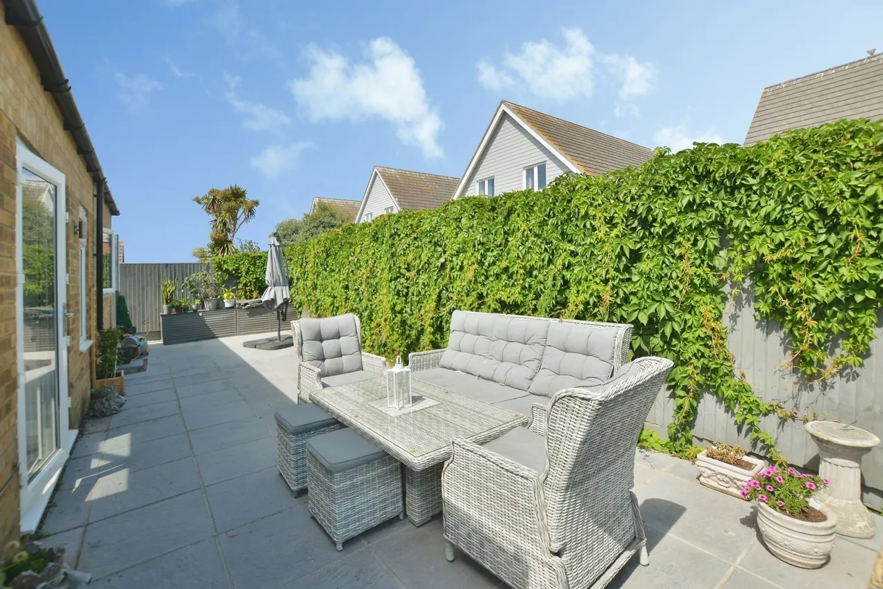 Lade Fort Crescent, Lydd on Sea, Romney Marsh, Kent, TN29, photo 11