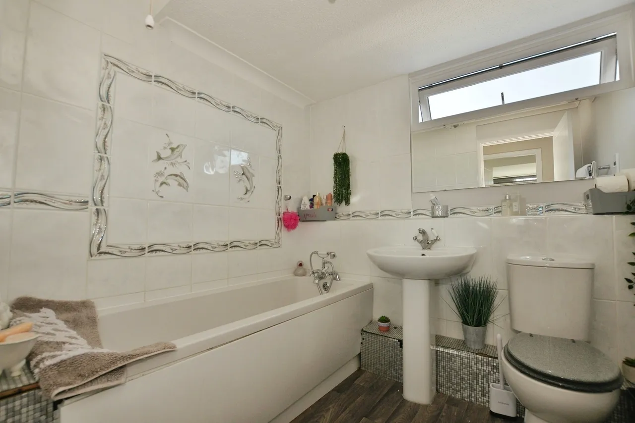 Lade Fort Crescent, Lydd on Sea, Romney Marsh, Kent, TN29, photo 10