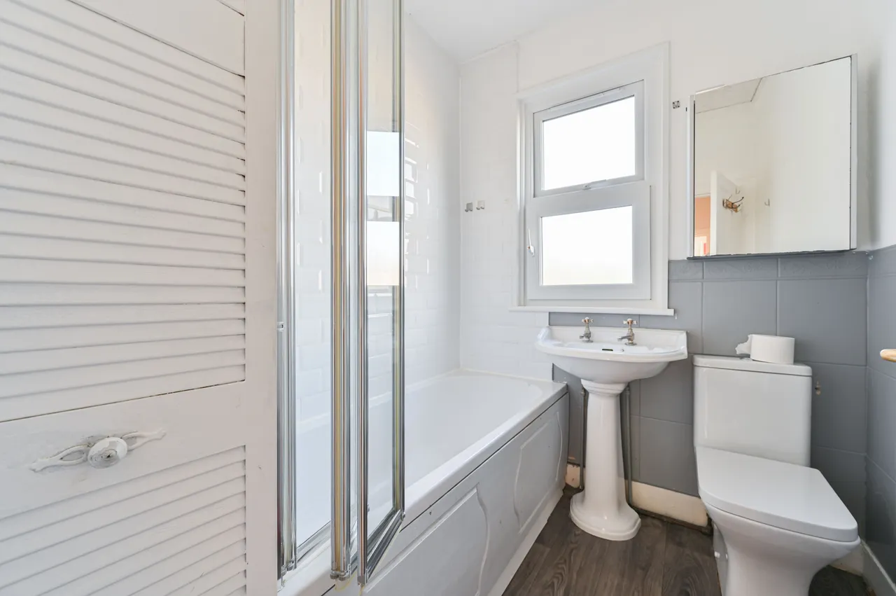 First Floor Flat, 28 Albert Road, Mitcham, photo 9