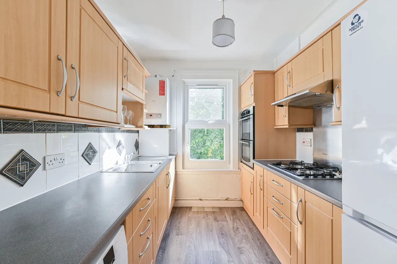 First Floor Flat, 28 Albert Road, Mitcham, photo 3
