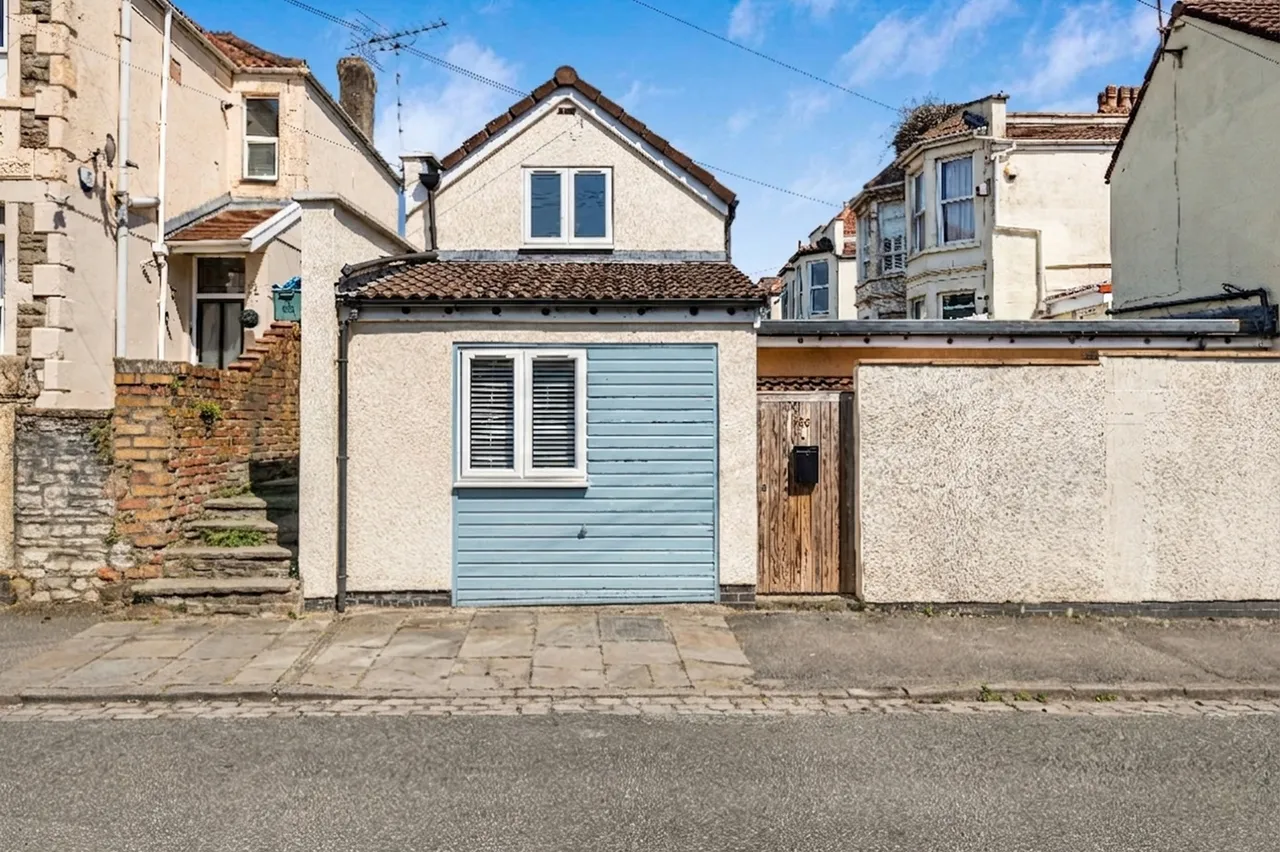 1 bed house for sale — Winchester Road, Brislington, Bristol, BS4 3NL