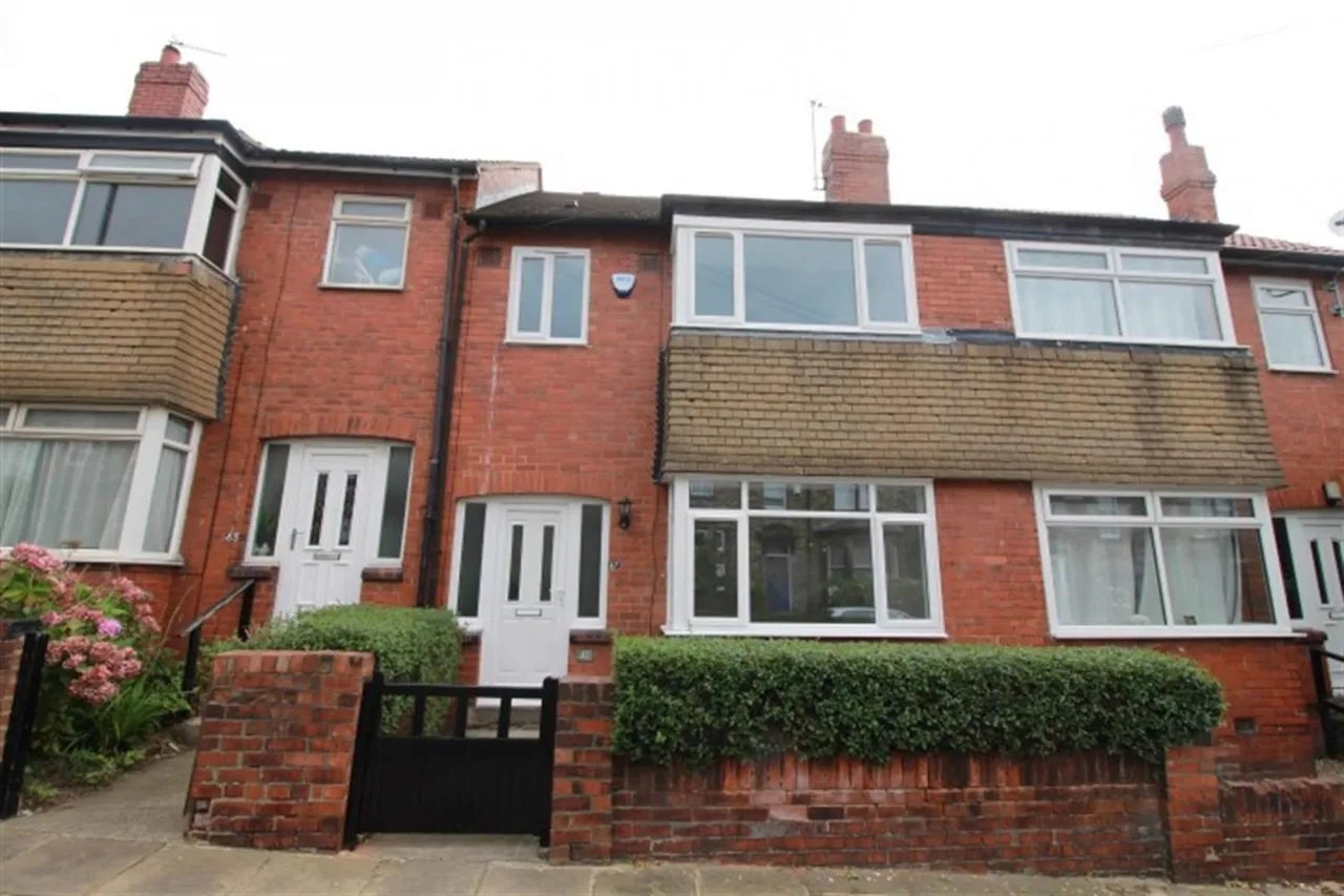 3 bed house for sale, Hough Lane, Bramley, LS13