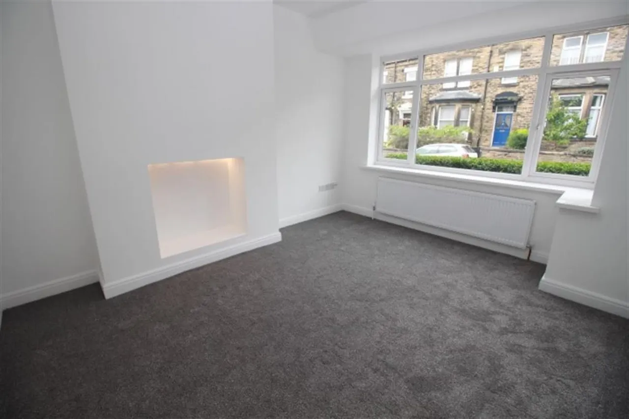 Hough Lane, Bramley, LS13, photo 4