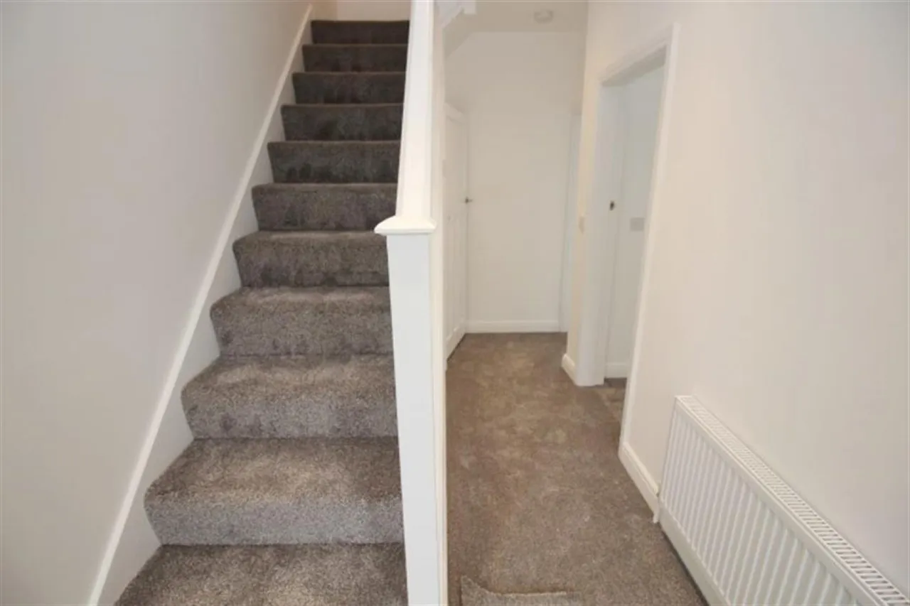 Hough Lane, Bramley, LS13, photo 15