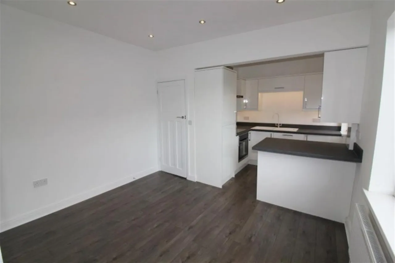 Hough Lane, Bramley, LS13, photo 5