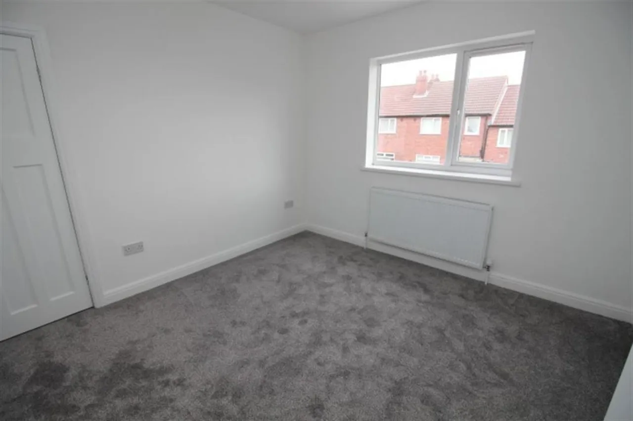 Hough Lane, Bramley, LS13, photo 13