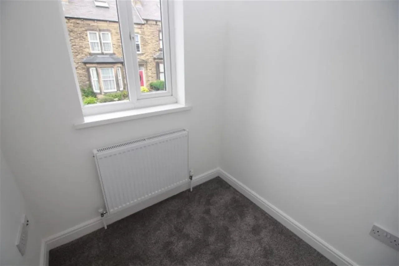 Hough Lane, Bramley, LS13, photo 14