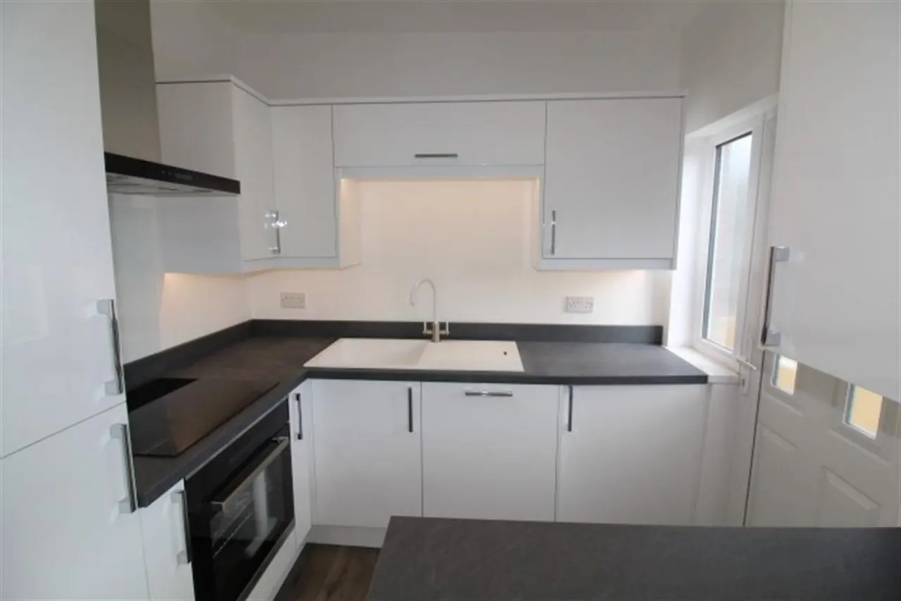 Hough Lane, Bramley, LS13, photo 7