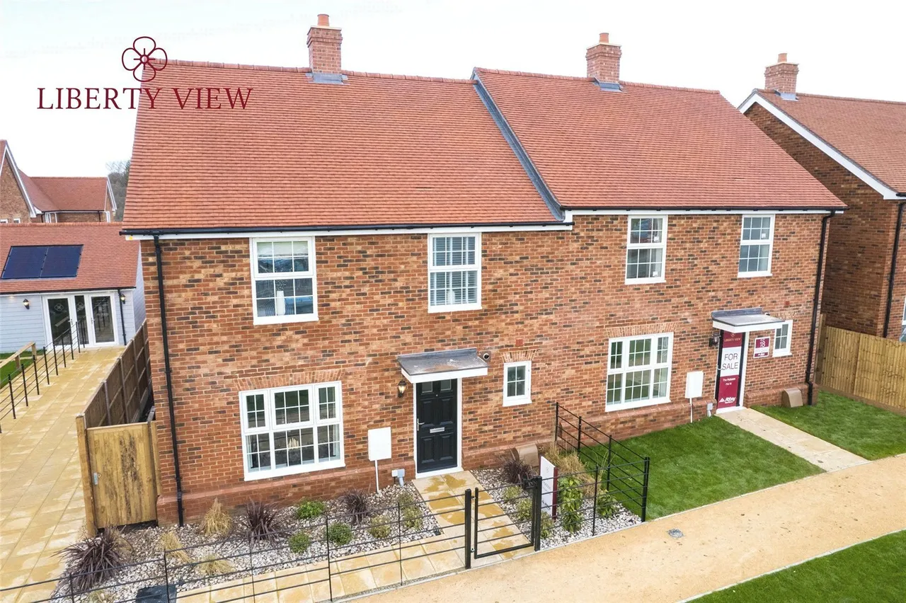 3 bed house for sale, Old Ashford Road, Lenham, ME17