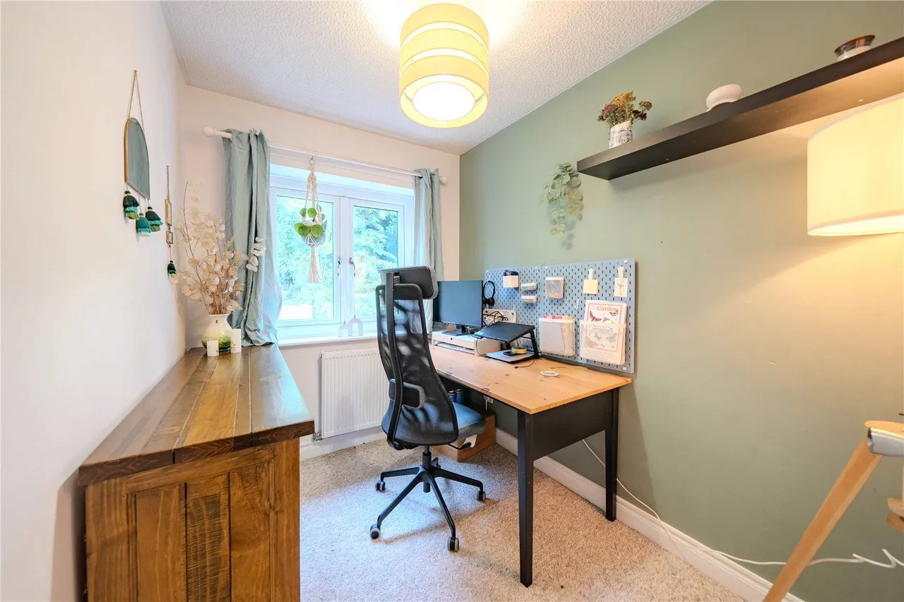 Chiltern Court, Leeds, LS13, photo 6