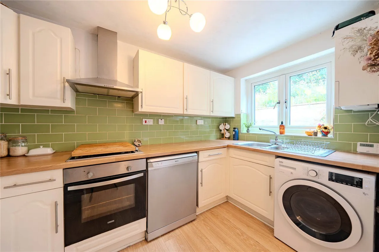 Chiltern Court, Leeds, LS13, photo 11