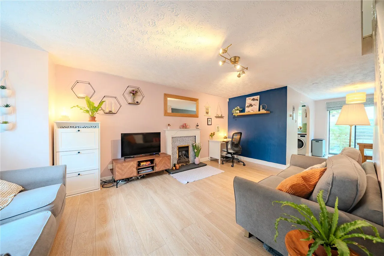 Chiltern Court, Leeds, LS13, photo 2