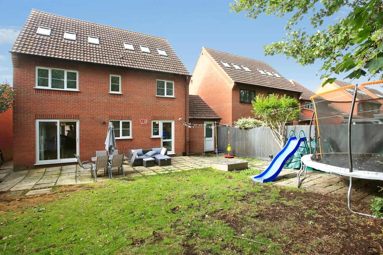 Waterfall Gardens, Newborough, PE6, photo 16