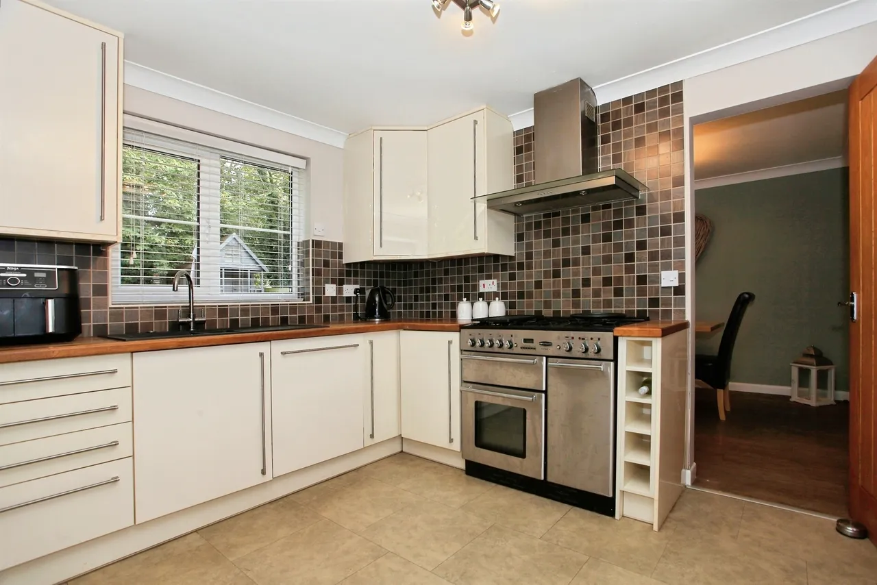 Waterfall Gardens, Newborough, PE6, photo 2