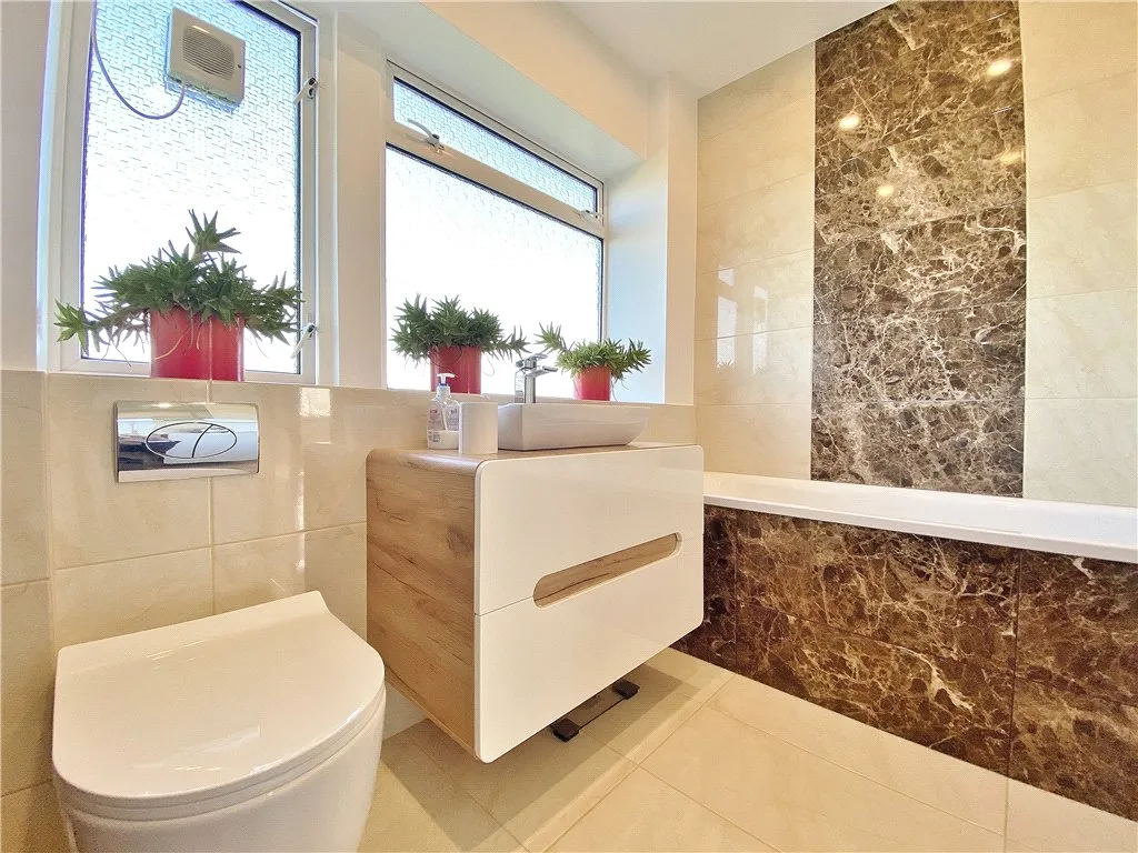 Staines Road, Twickenham, TW2, photo 5