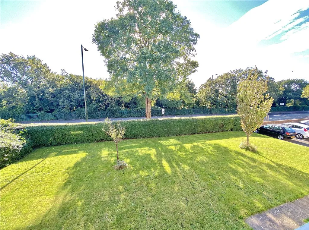 Staines Road, Twickenham, TW2, photo 6