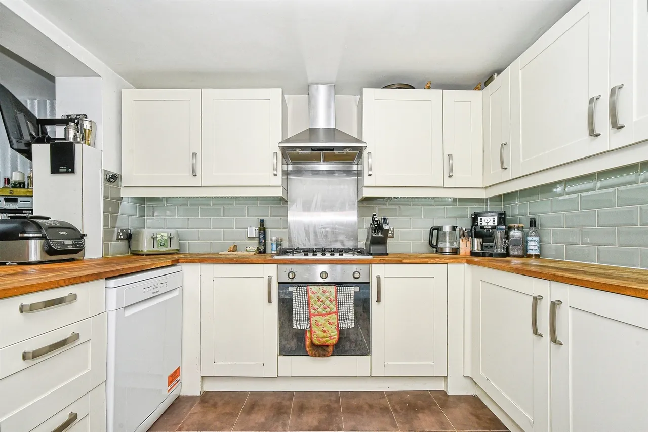 Hyde Road, Swindon, photo 5