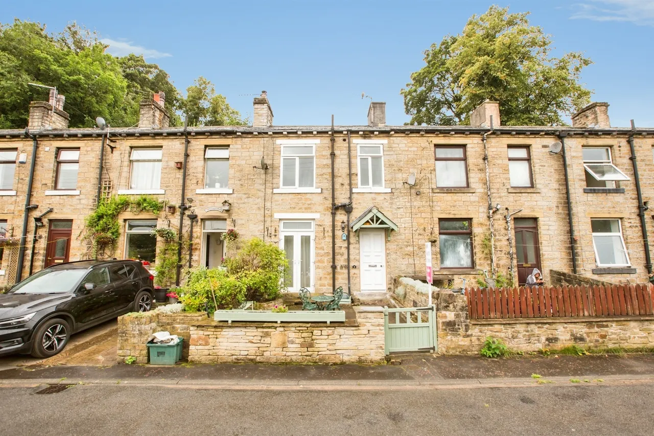 2 bed house for sale — Belle Vue Terrace, Luddendenfoot, Halifax