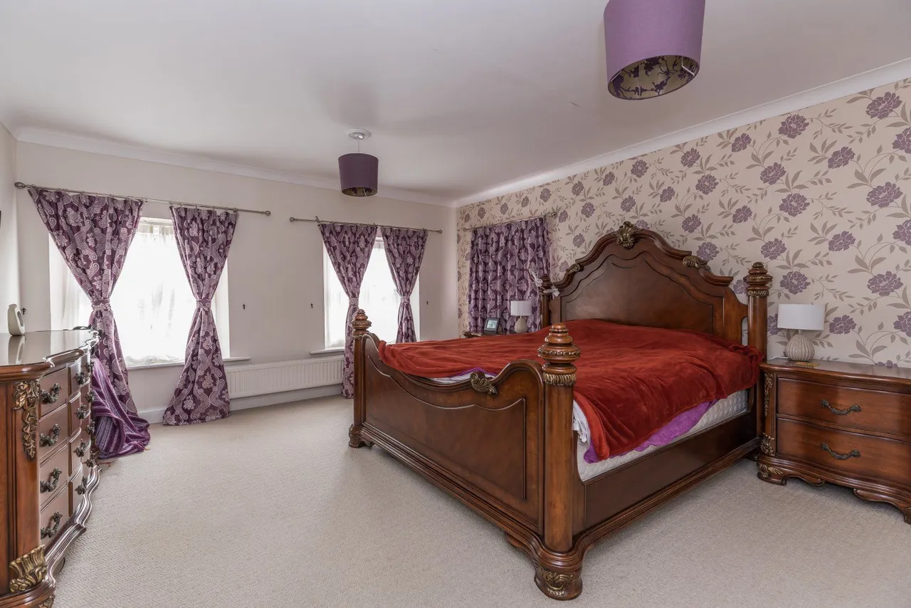 St Huberts Close, Gerrards Cross, Buckinghamshire, SL9 7EN, photo 11