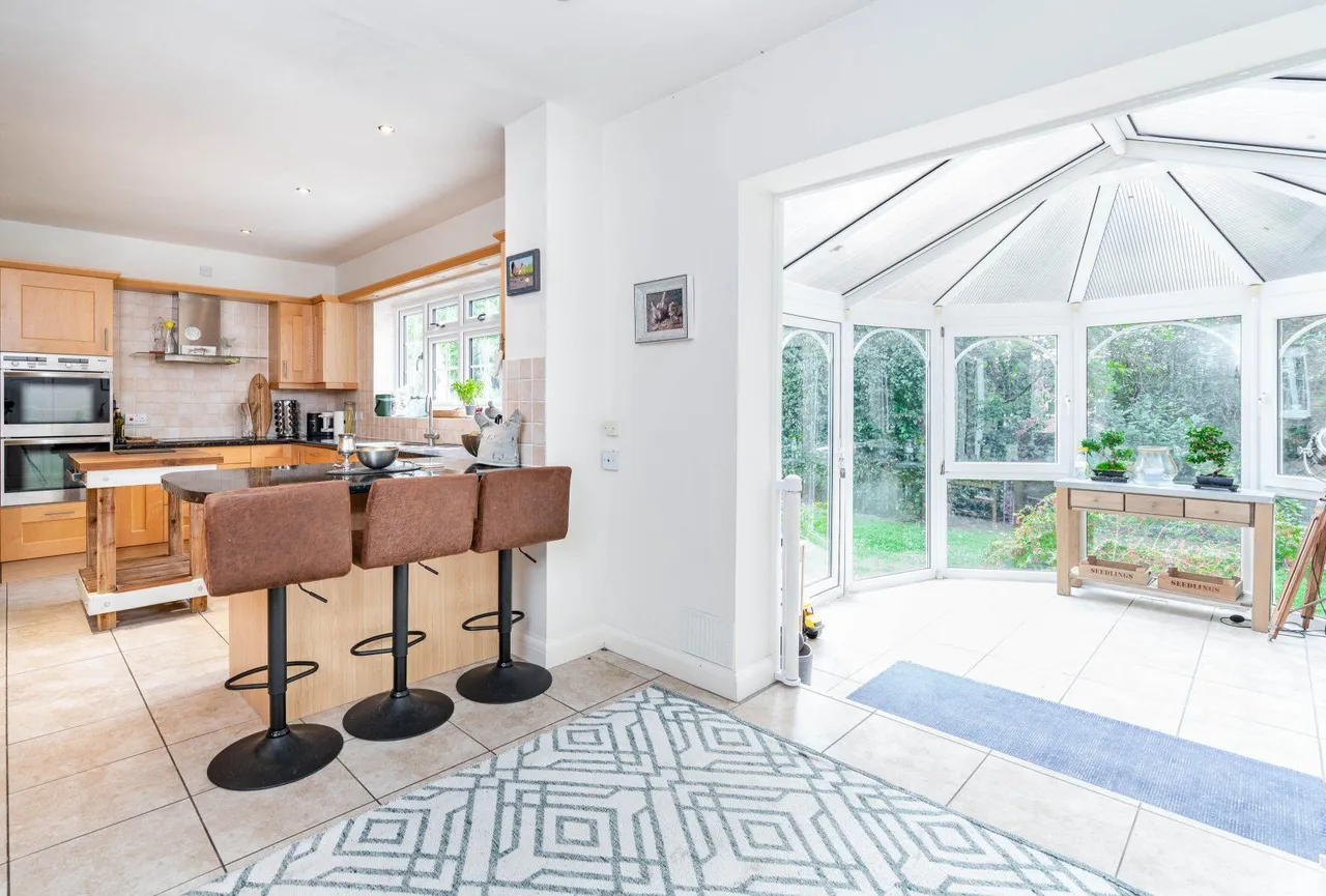 St Huberts Close, Gerrards Cross, Buckinghamshire, SL9 7EN, photo 5