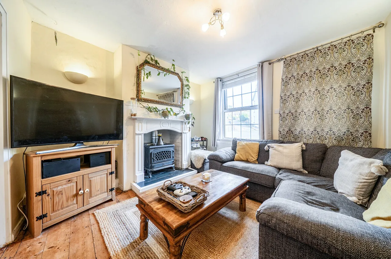 Commercial Street, Newtown, photo 7