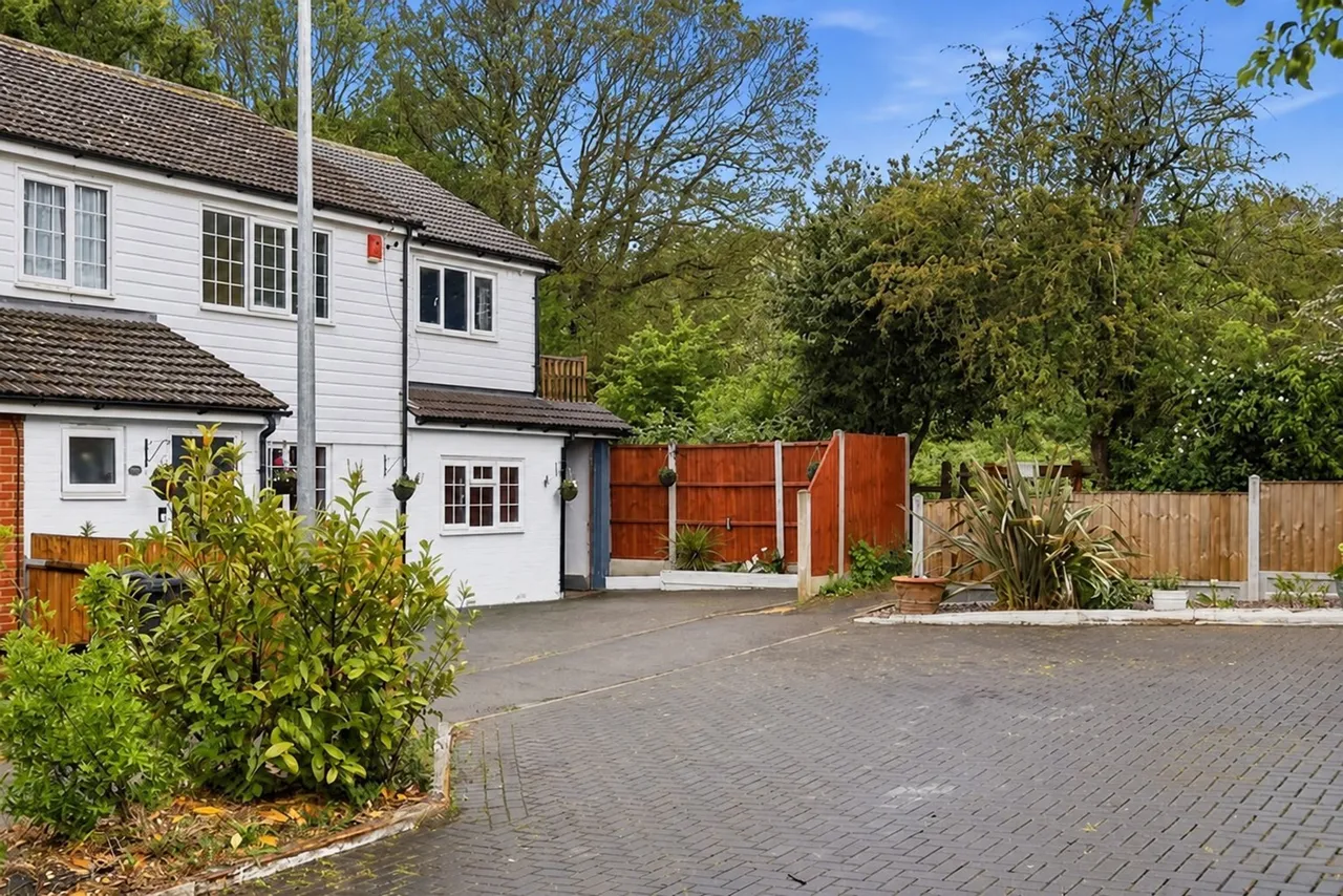 Latchford Place, Chigwell, IG7, photo 32
