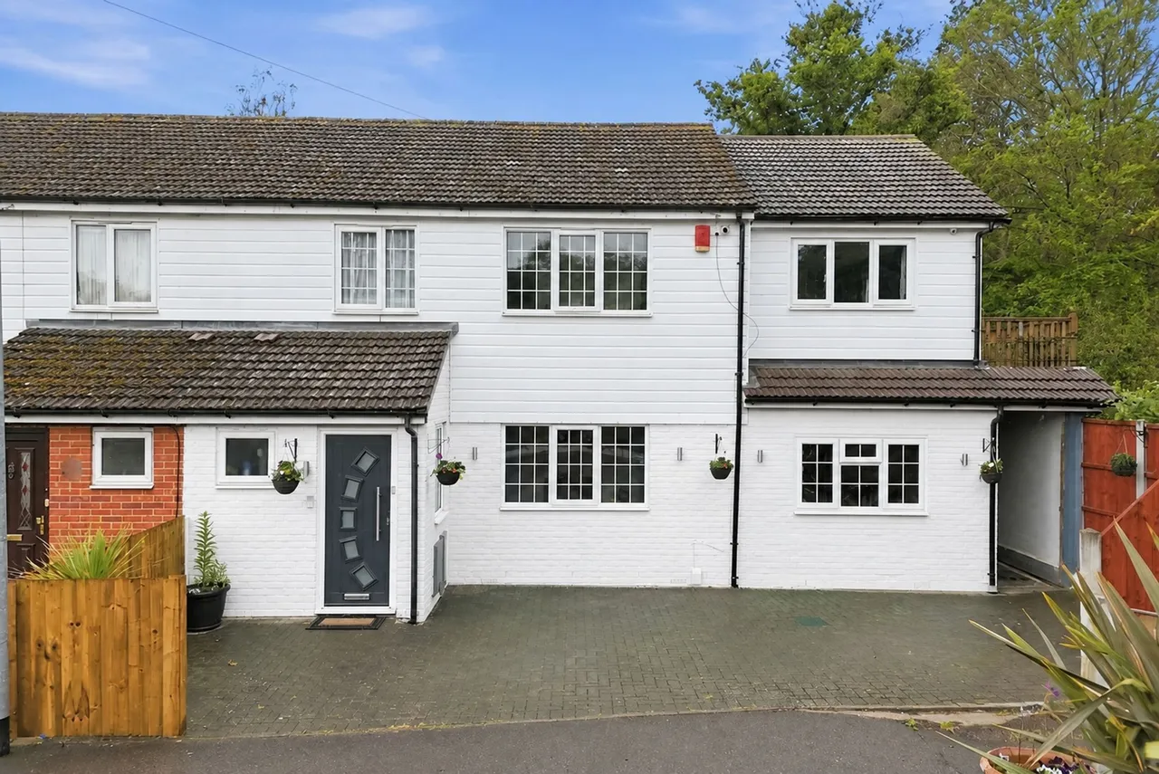 4 bed house for sale, Latchford Place, Chigwell, IG7