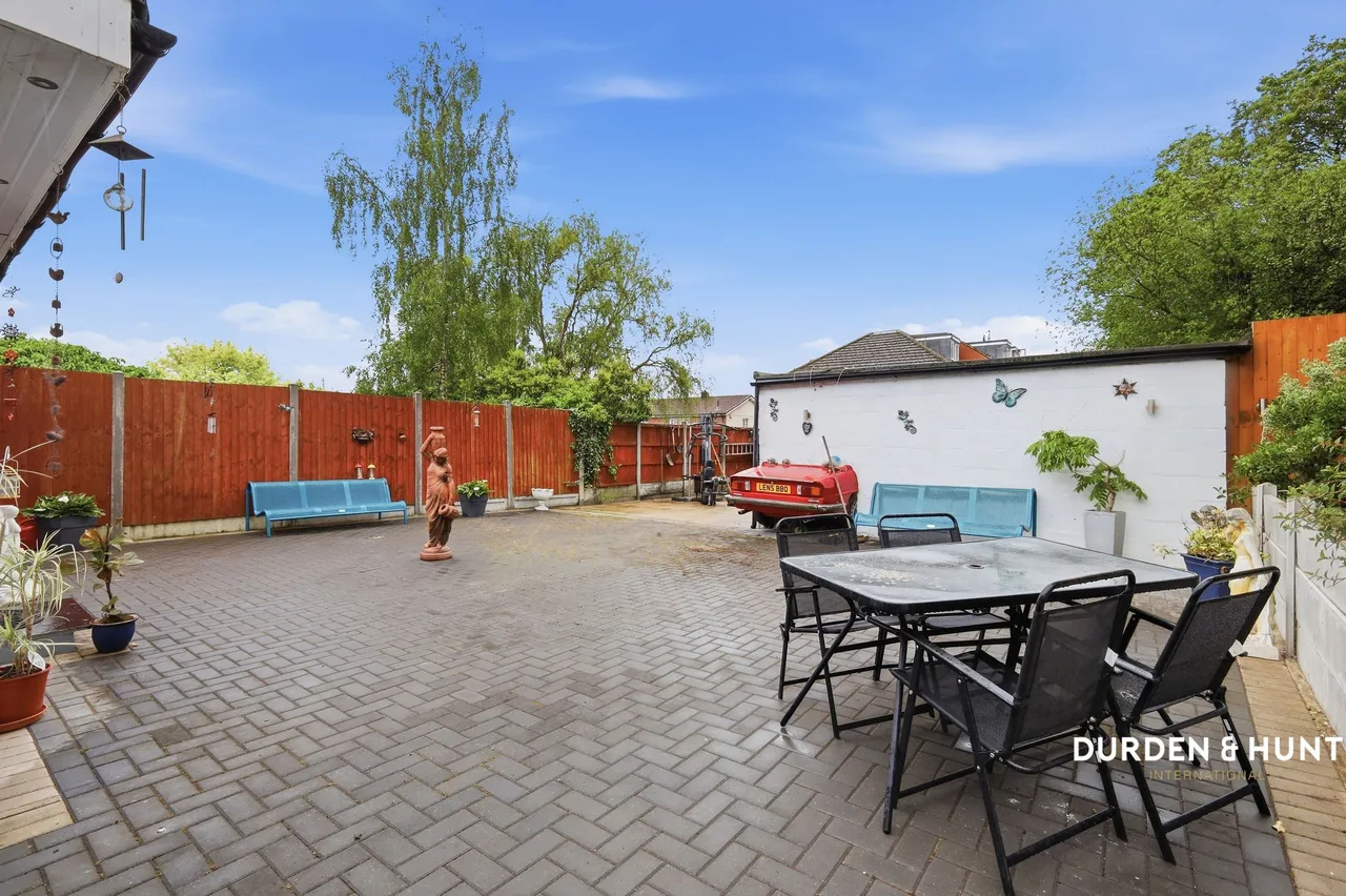 Latchford Place, Chigwell, IG7, photo 26