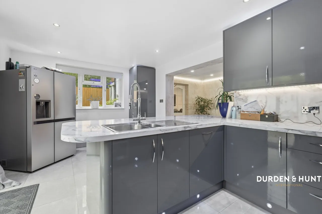 Latchford Place, Chigwell, IG7, photo 8