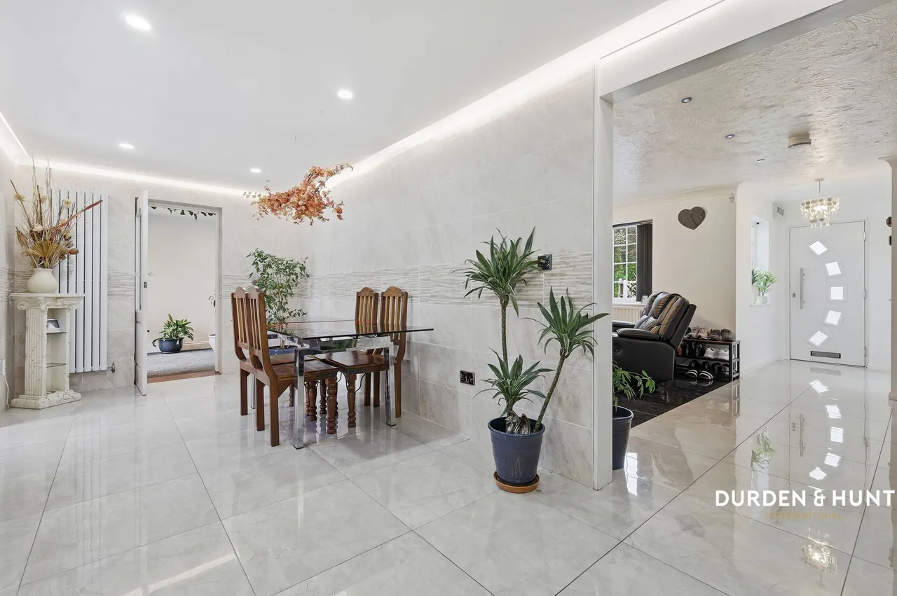 Latchford Place, Chigwell, IG7, photo 4
