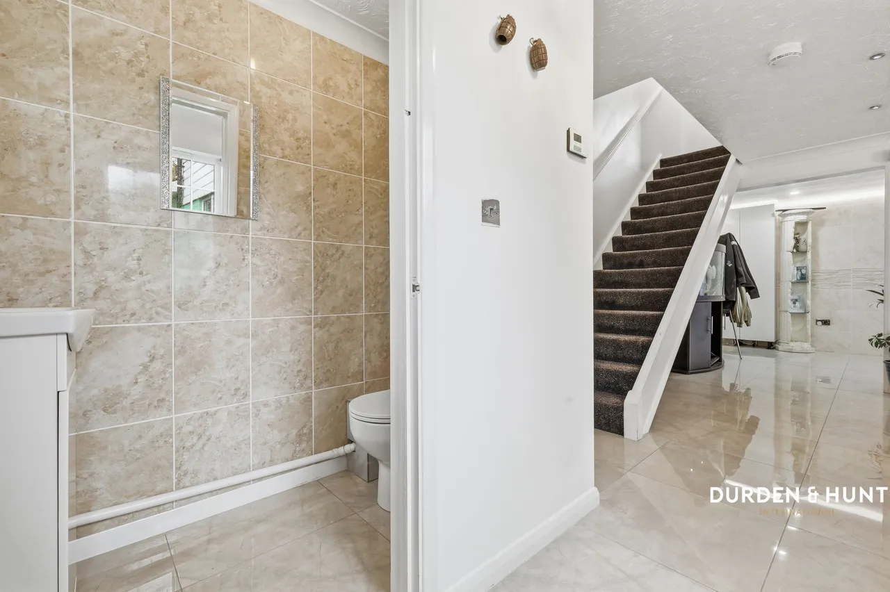 Latchford Place, Chigwell, IG7, photo 13