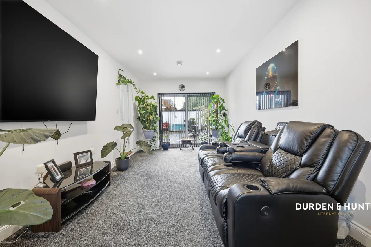 Latchford Place, Chigwell, IG7, photo 11