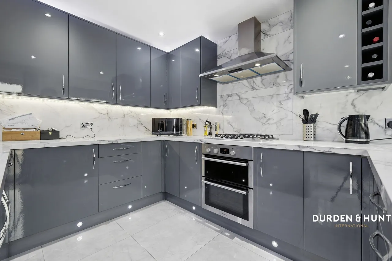 Latchford Place, Chigwell, IG7, photo 9