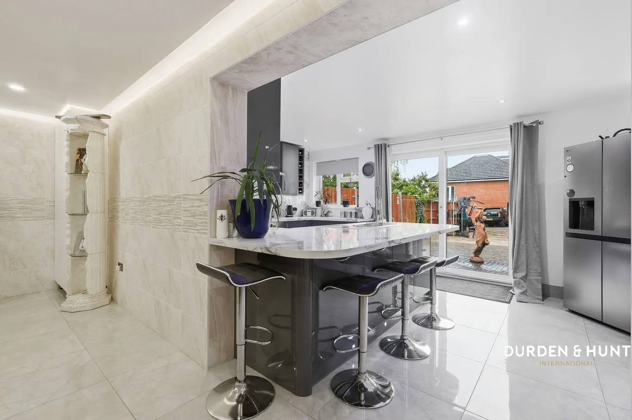 Latchford Place, Chigwell, IG7, photo 6