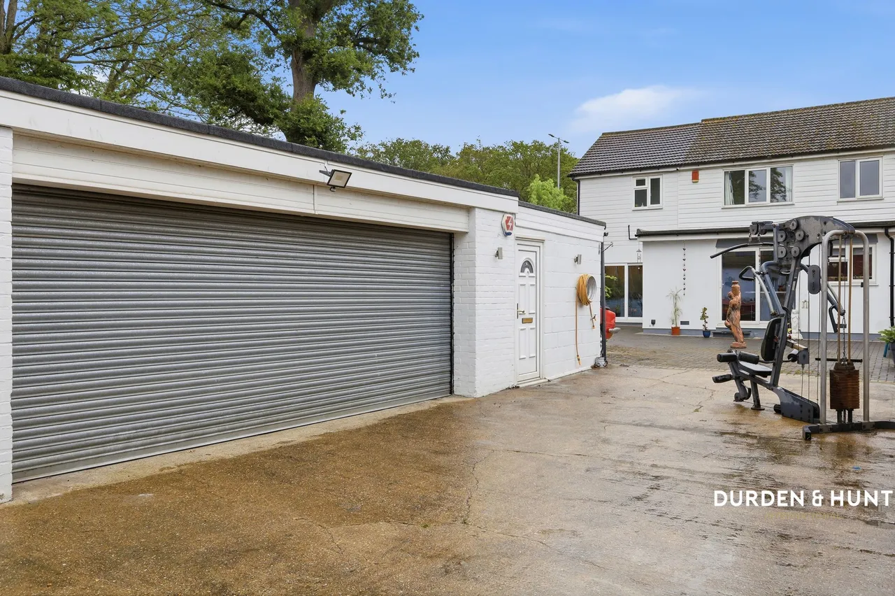 Latchford Place, Chigwell, IG7, photo 29