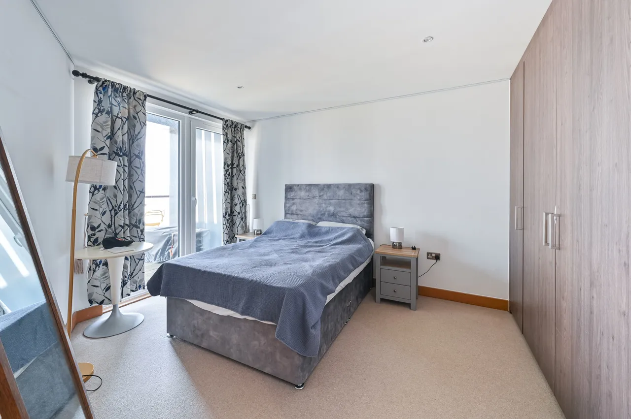 92 Imperial Building, 2 Duke of Wellington Avenue, London, photo 3