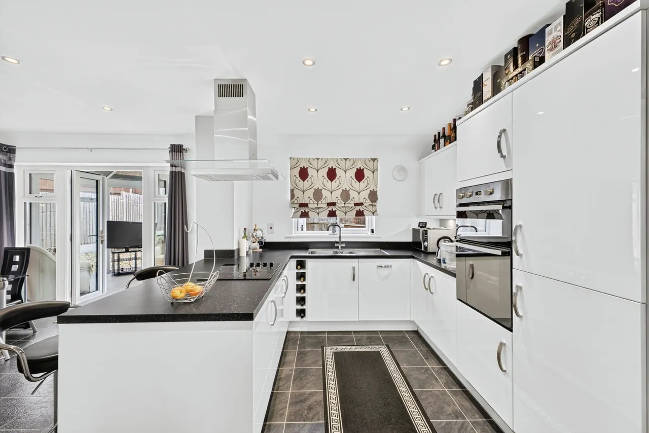 Courtney Close, Northampton, NN4, photo 6