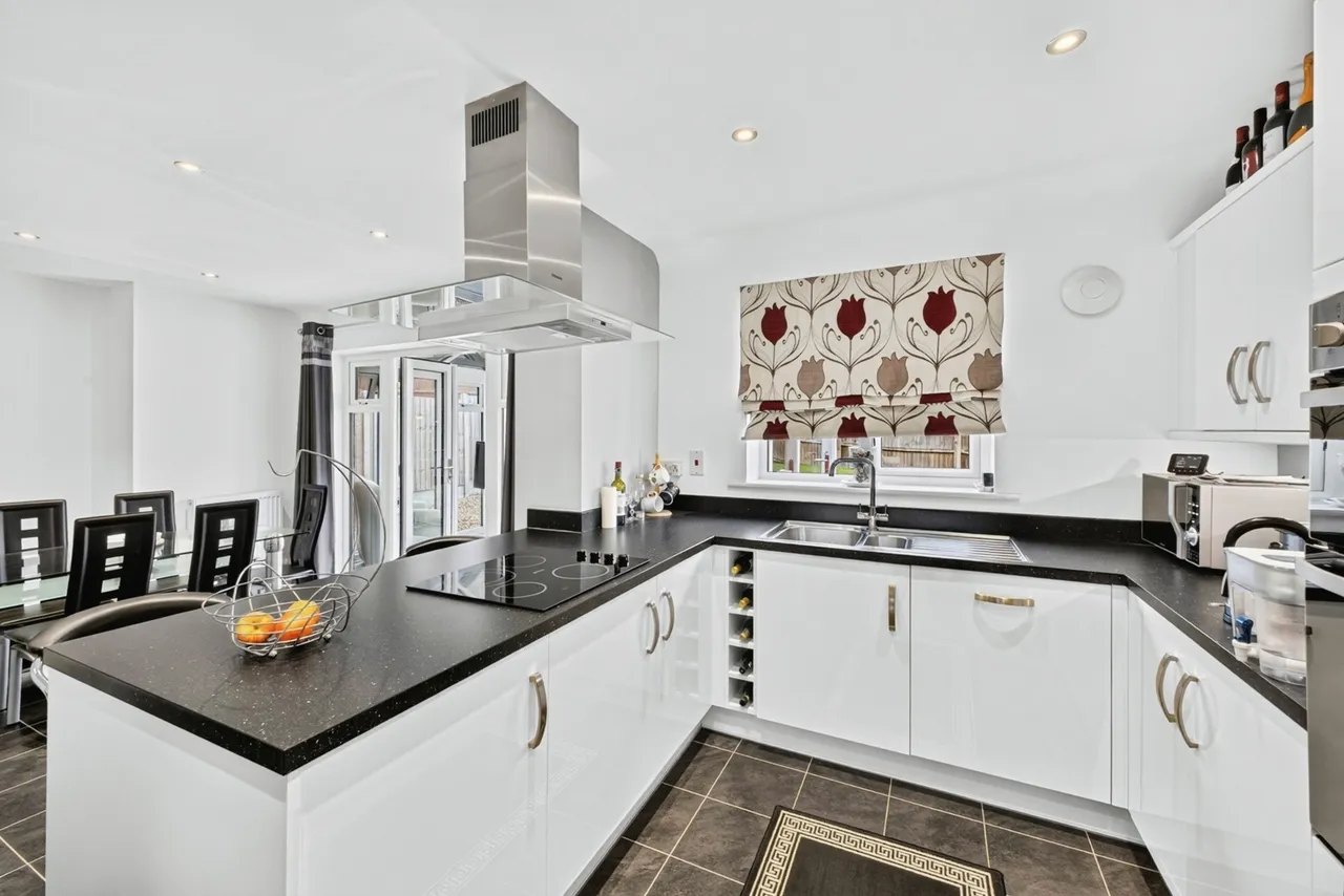 Courtney Close, Northampton, NN4, photo 5