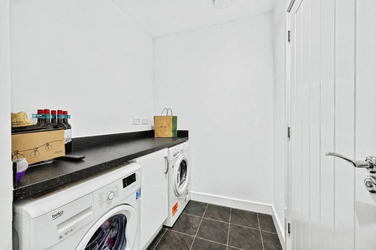 Courtney Close, Northampton, NN4, photo 7