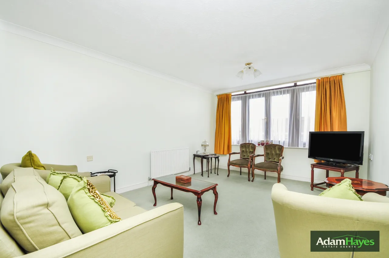 Sandringham Gardens, North Finchley, photo 2
