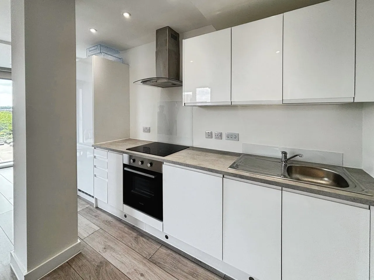 Kirkstall Road, Leeds, LS3, photo 4