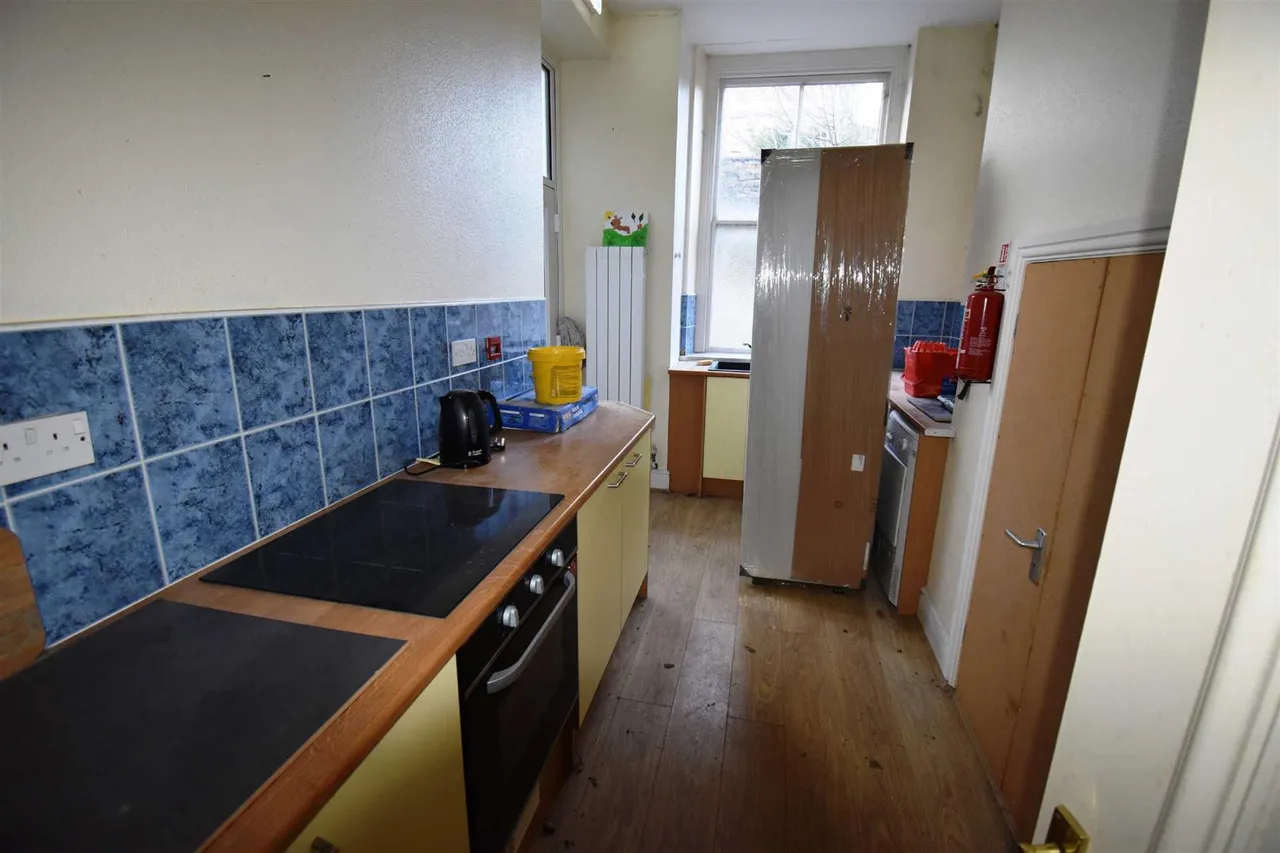 Manchester Road, Buxton, photo 9