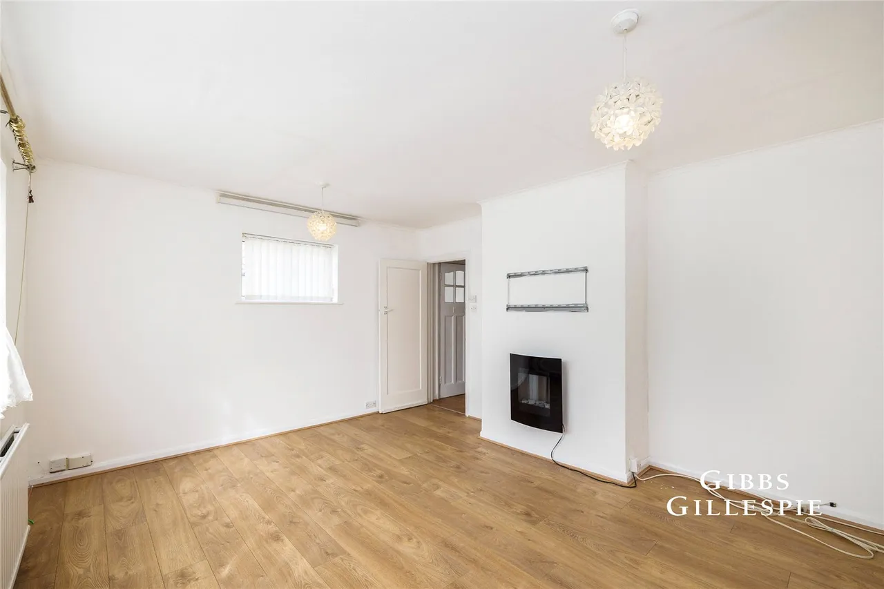 Woodford Crescent, Pinner Fees Apply, HA5, photo 3