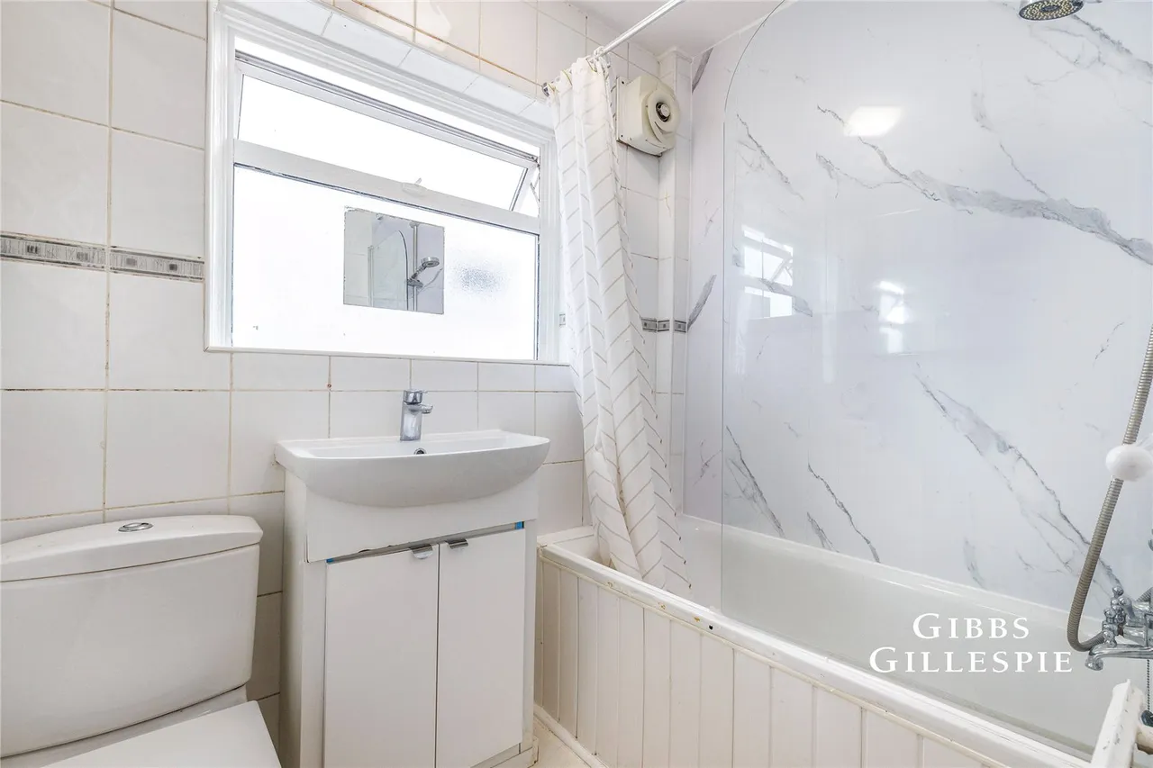 Woodford Crescent, Pinner Fees Apply, HA5, photo 10