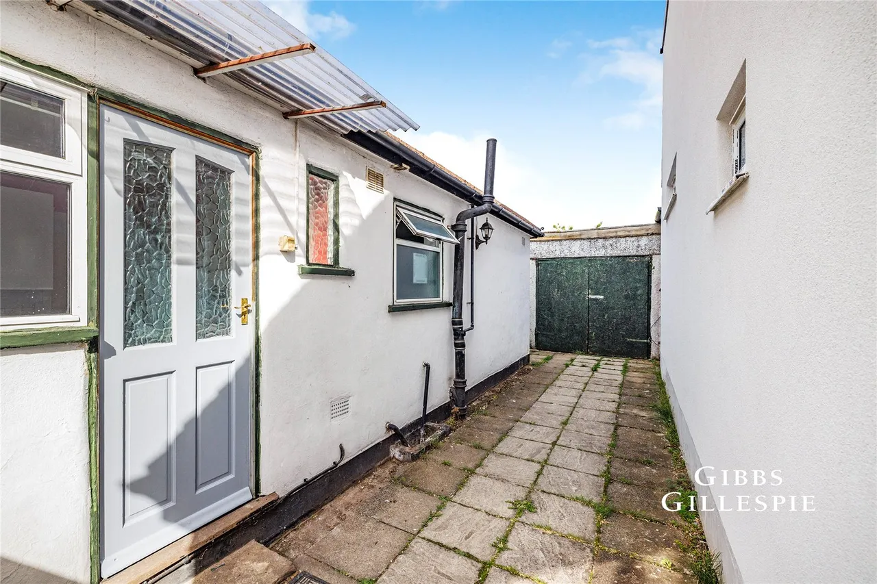 Woodford Crescent, Pinner Fees Apply, HA5, photo 19