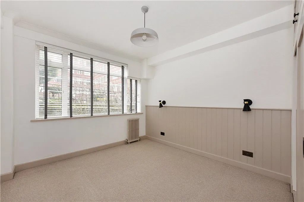 Balham High Road, London, SW17, photo 21